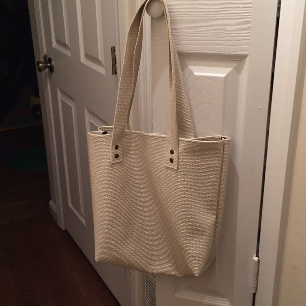 White Geometric Pattern Bag - image 1